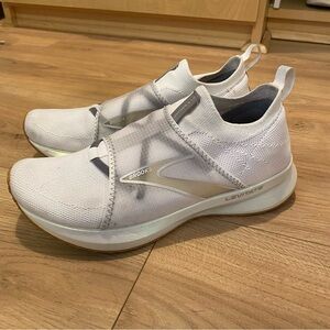 Brooks Levitate slip on